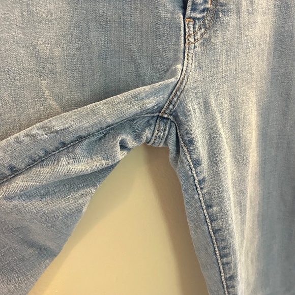 Levi’s Mid Rise Boyfriend Jeans Womens Size 31 Light Wash Denim Jean Casual - Picture 4 of 10